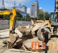 大鸡巴操小逼网高温下的坚守｜道路建设者用汗水铺就畅通路